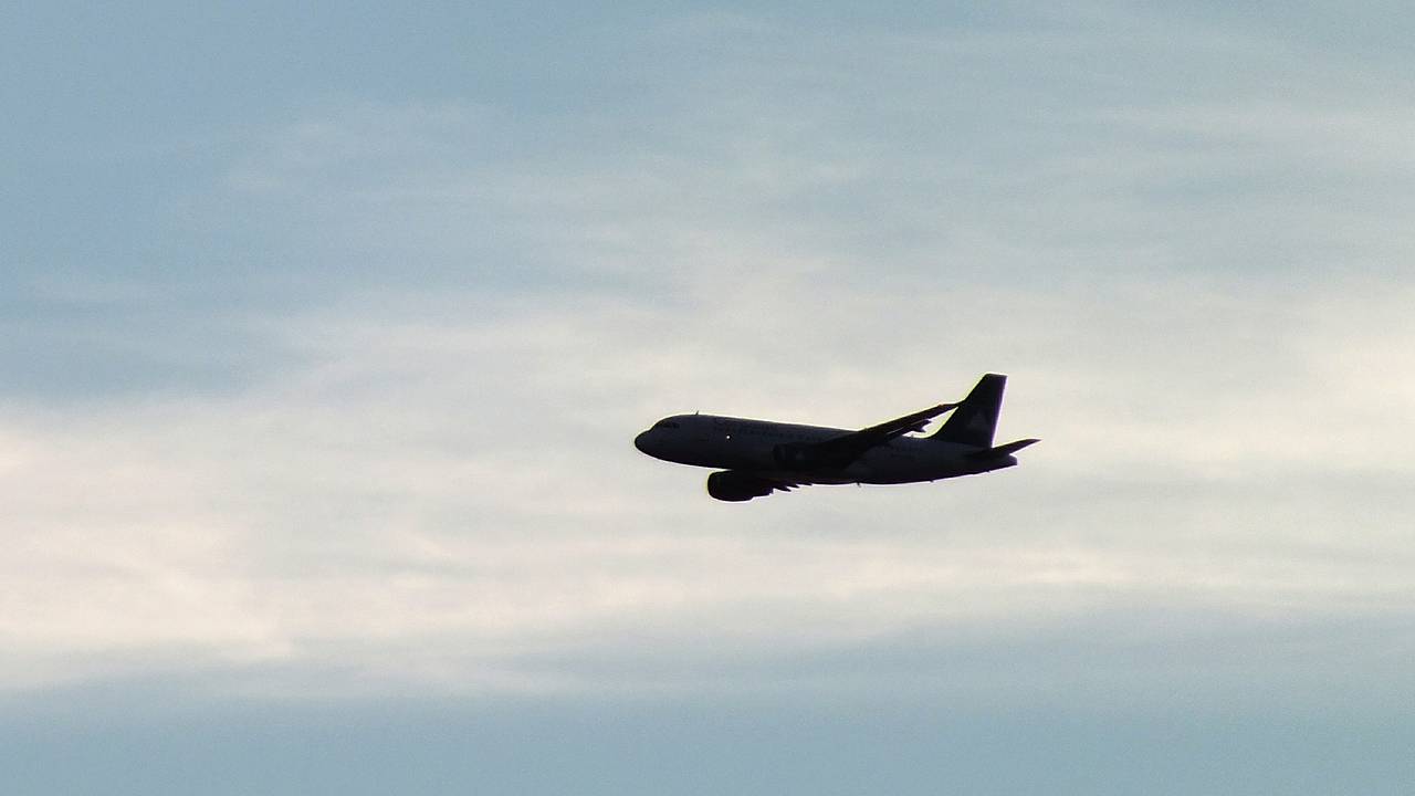 Пассажирка SSJ 100 описала пожар в самолете фразой «все иллюминаторы загорелись красным»