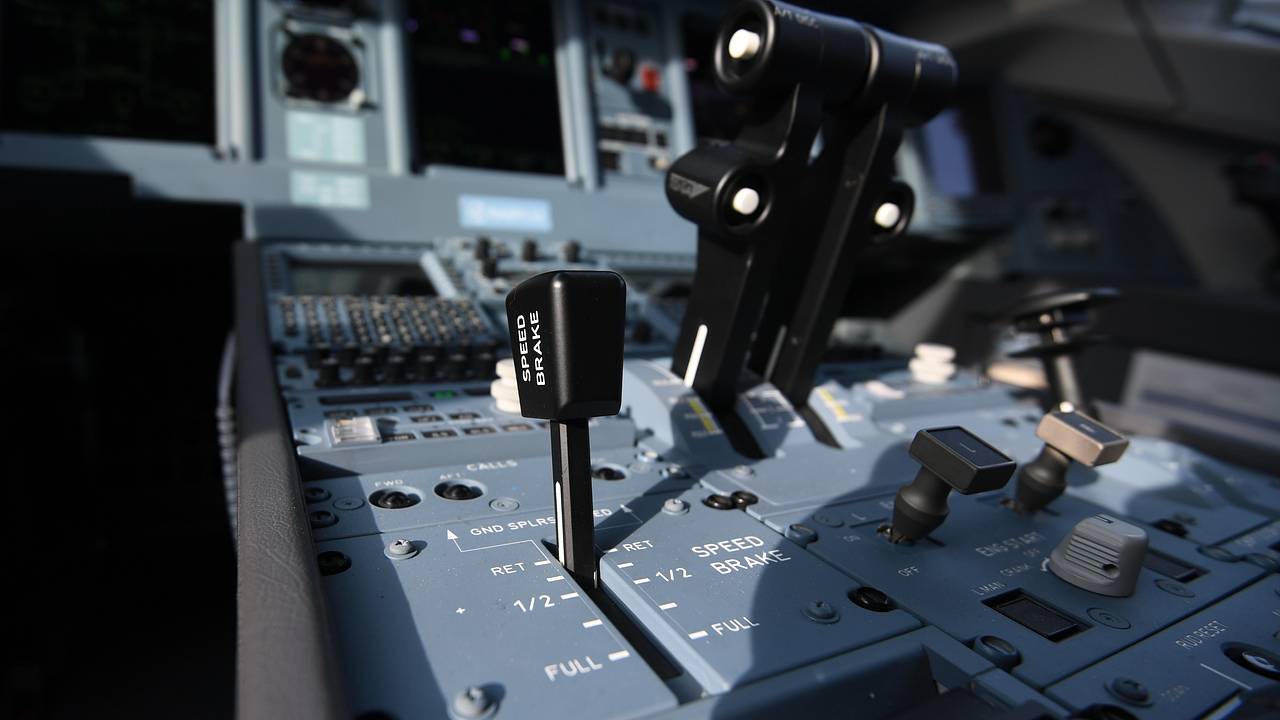 Сразу пять инцидентов с самолетами Superjet 100 произошло за один день