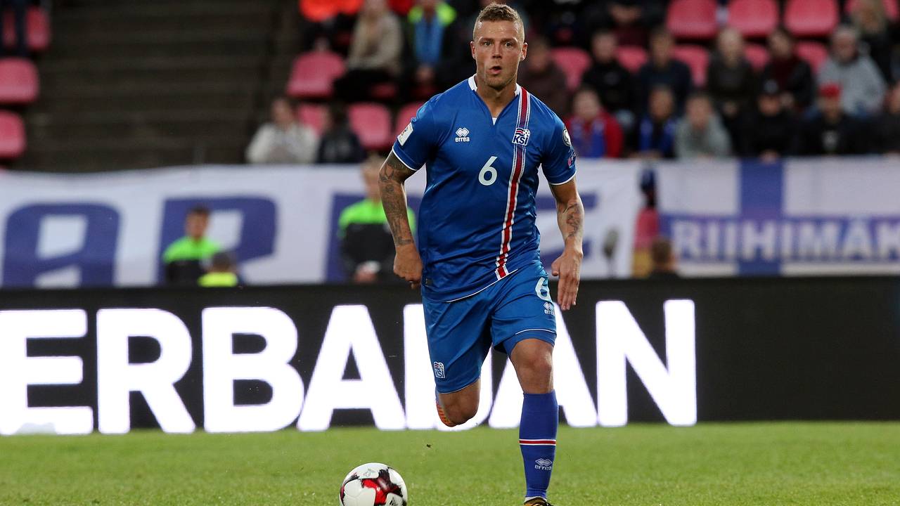 Бывший футболист сборной Исландии захотел получить гражданство России