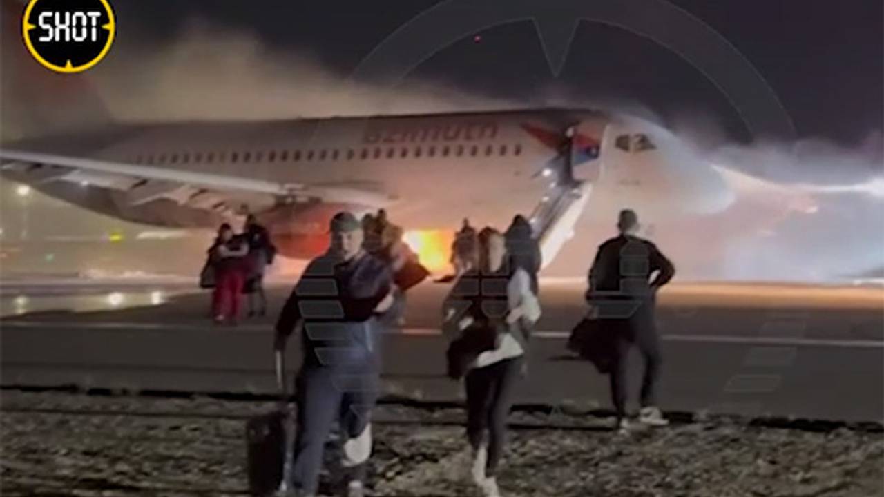 Стало известно о жалобах пассажиров на другом рейсе сгоревшего SSJ-100