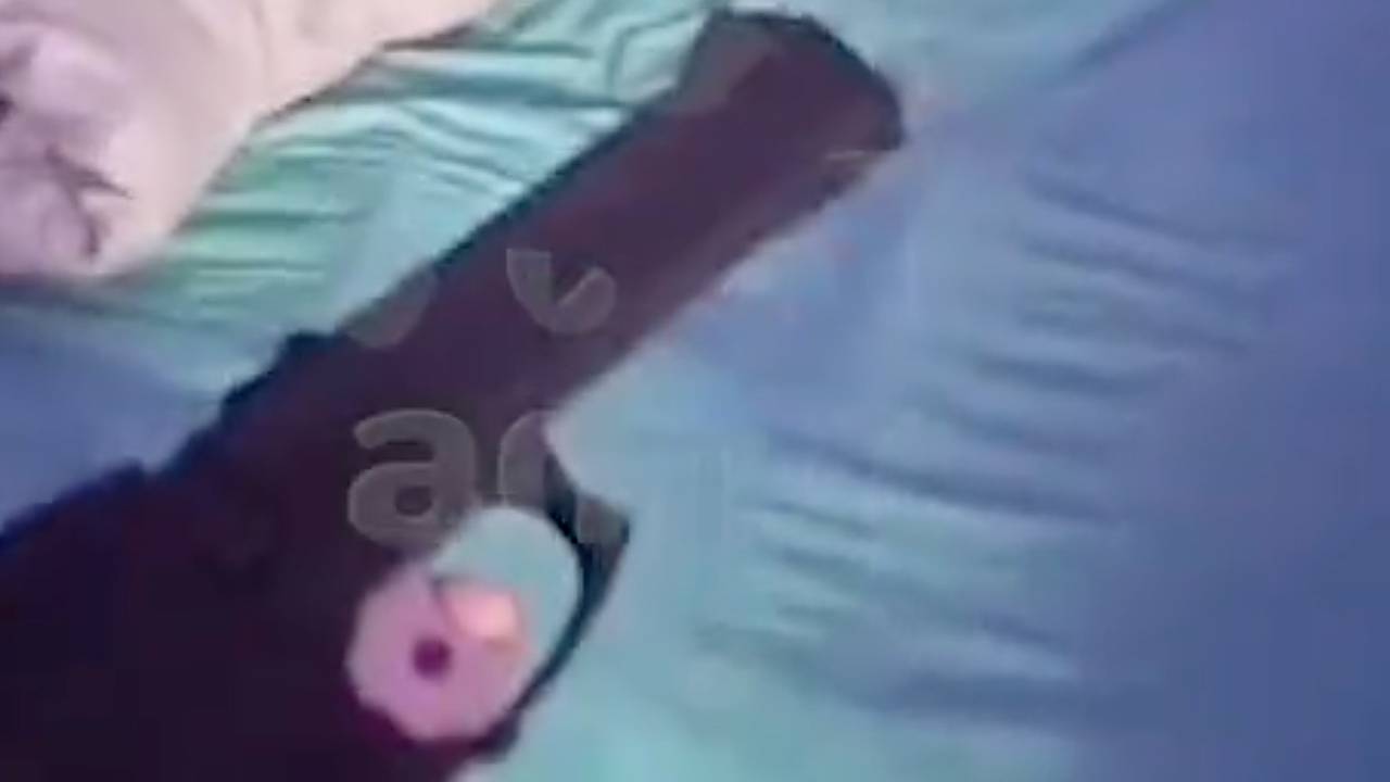 Российский школьник похвастался на видео оружием отца и поплатился