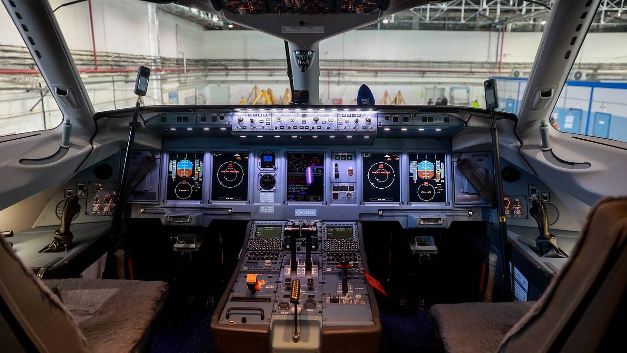 В «Ростехе» объяснили инциденты с самолетами Superjet 100