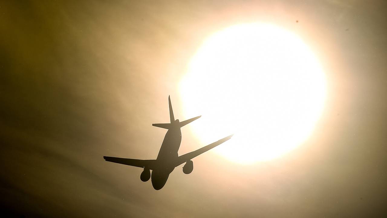 Раскрыта причина жесткой посадки Superjet 100 в Анталье