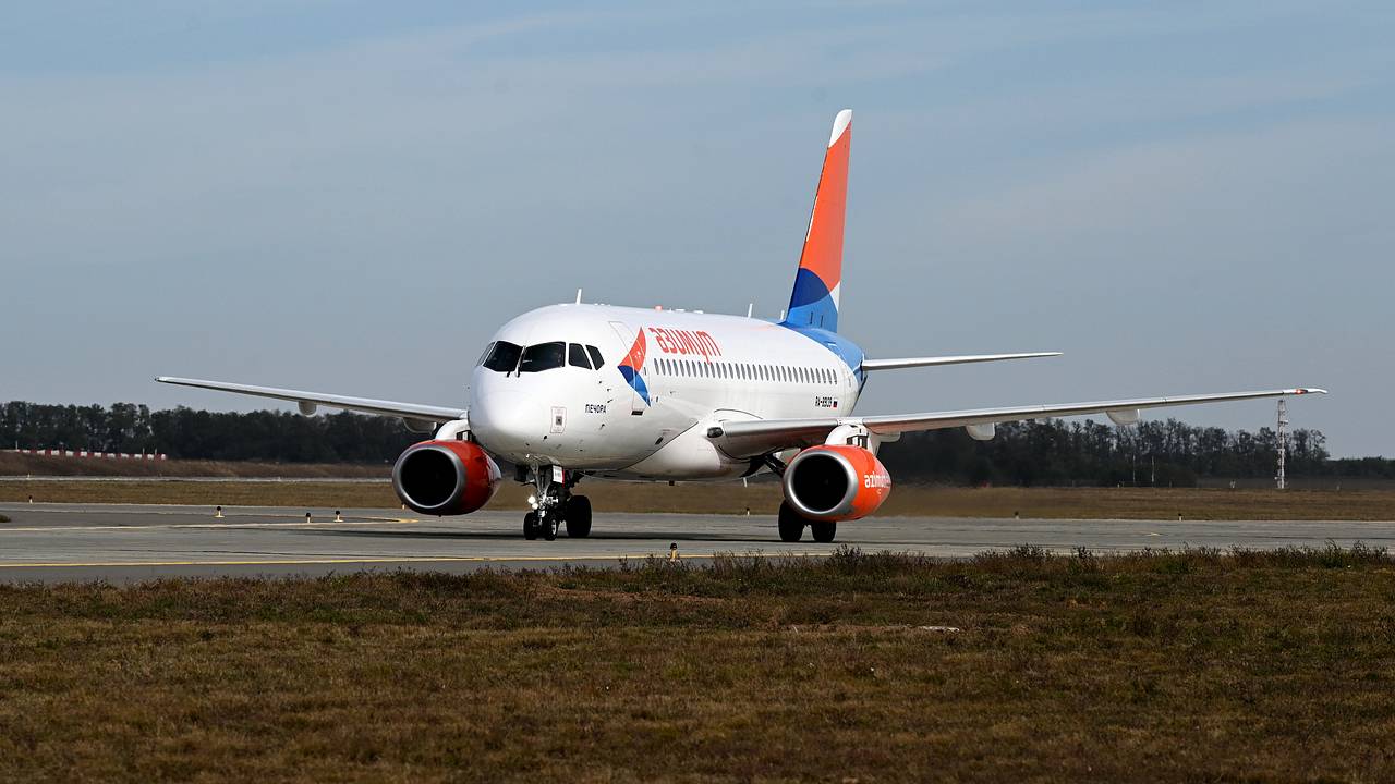 Спасшего попутчиков из горящего Superjet 100 продавца фруктов наградят