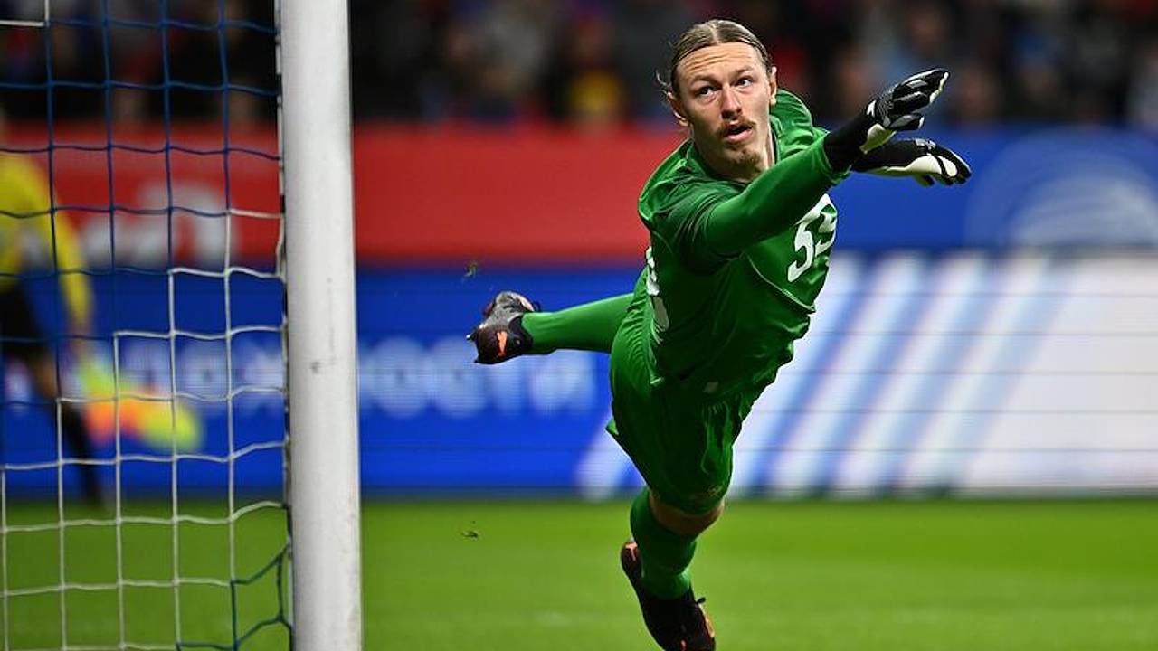 УЕФА включил сейв Сафонова в матче Лиги чемпионов в число лучших спасений игрового дня