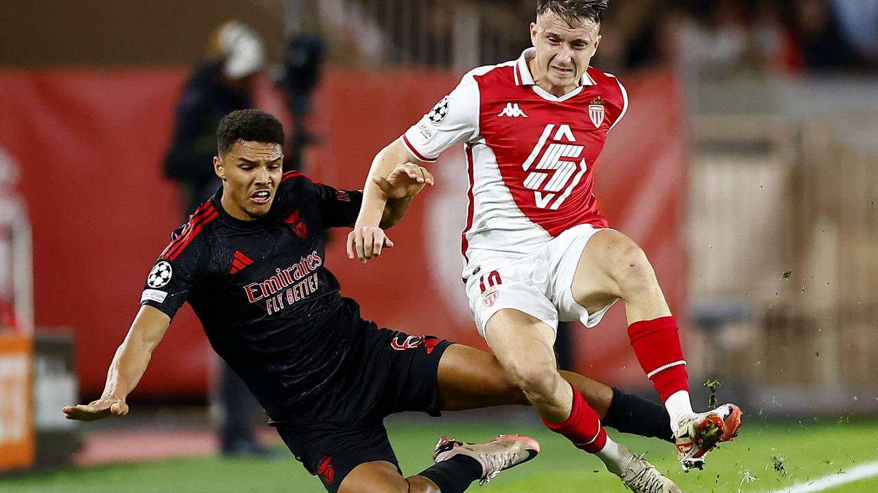 Украинский вратарь не пожал руку Головину перед матчем Лиги чемпионов