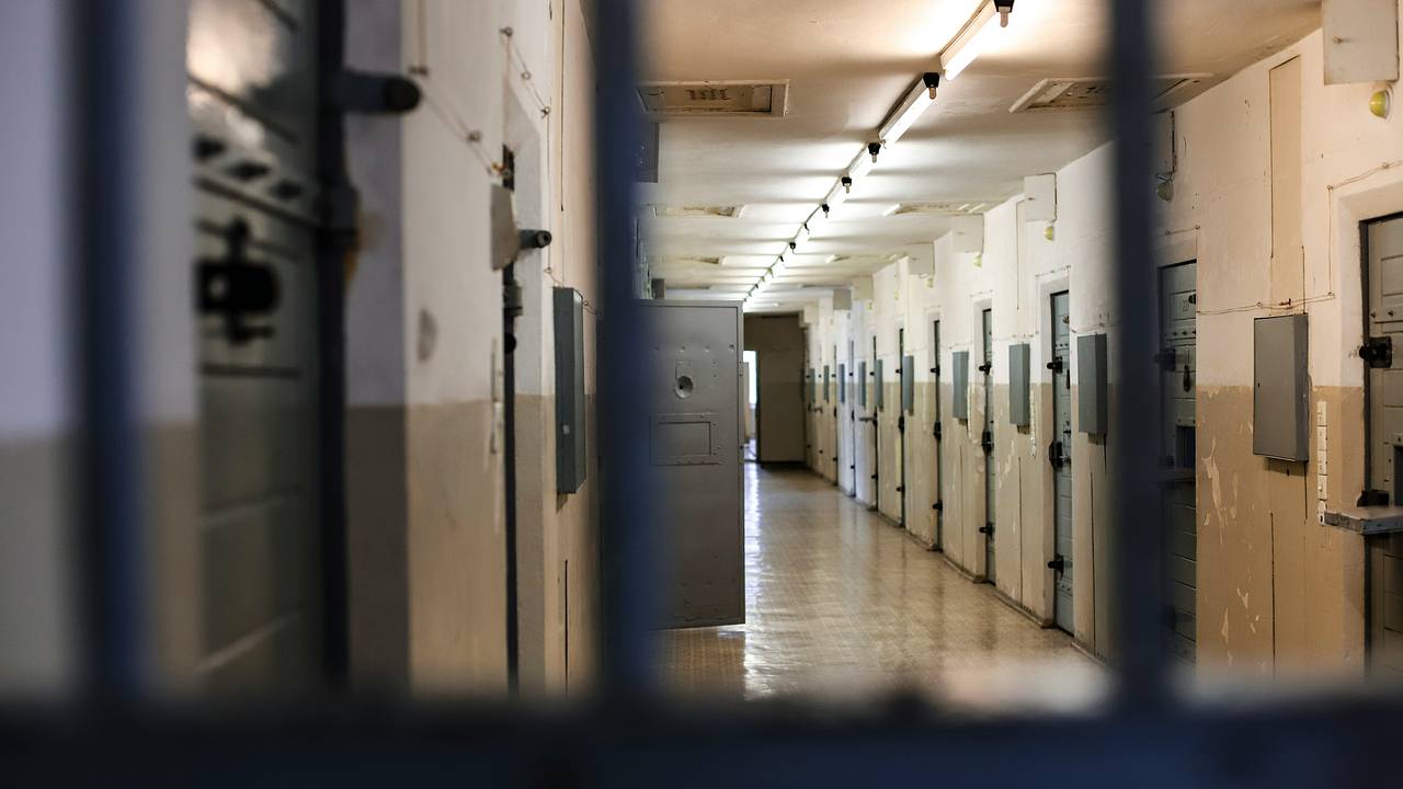Заключенные зачали ребенка в тюрьме через вентиляцию