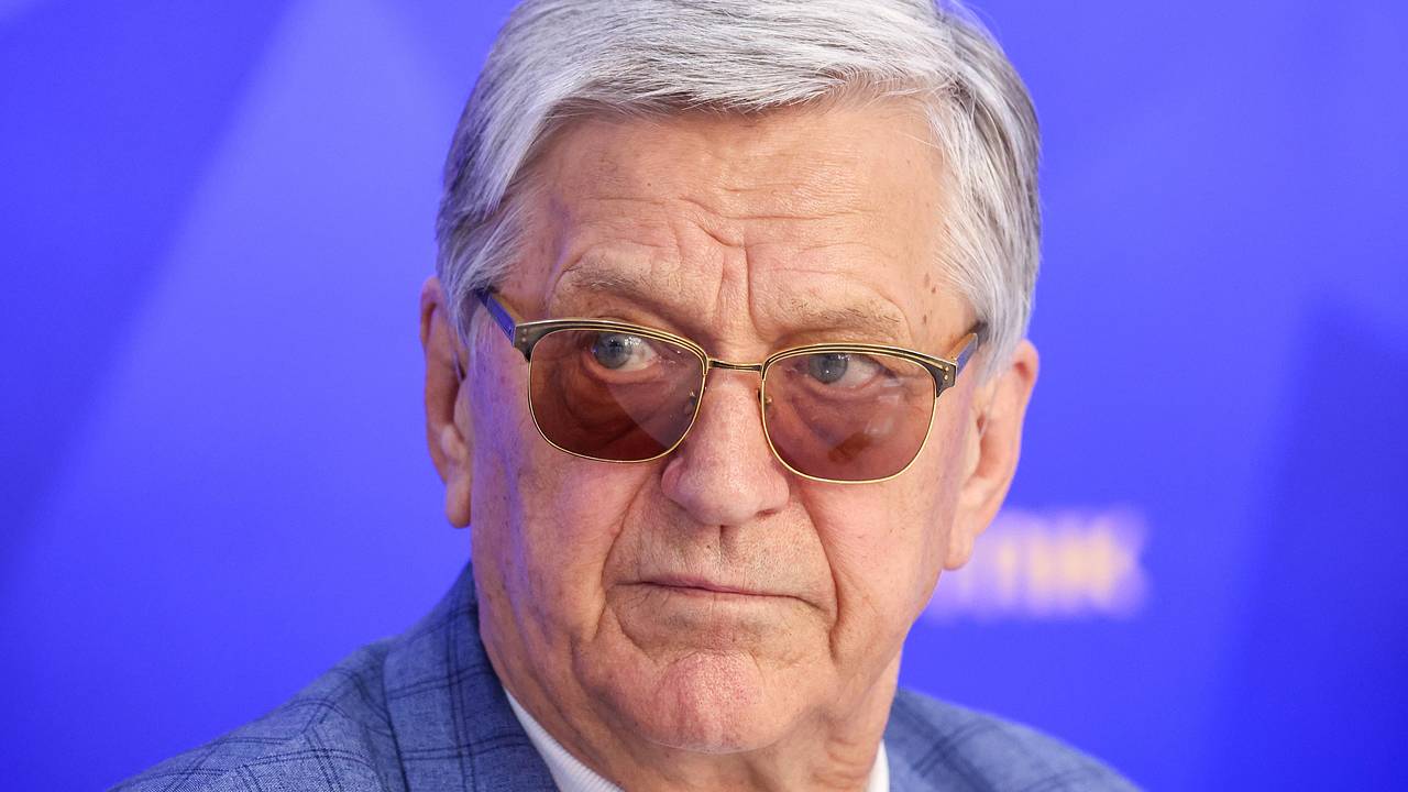 Тихонов ответил назвавшей Исинбаеву предательницей Вяльбе