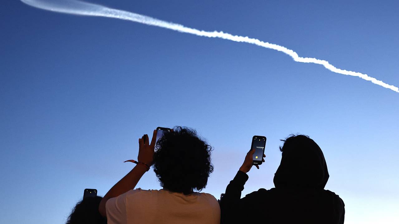 В США одобрили запуск сотовой связи через Starlink