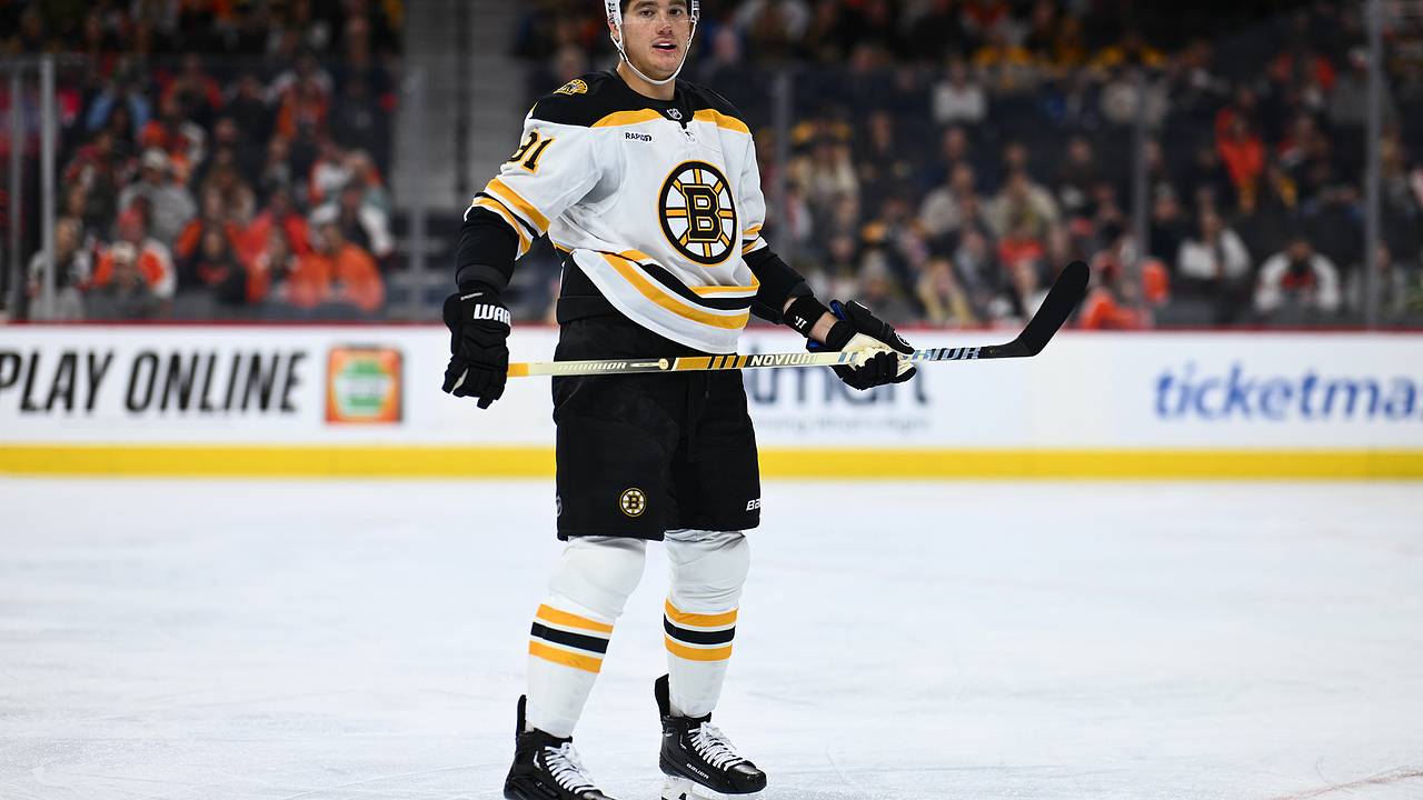 Российский хоккеист ударил Малкина клюшкой по спине во время матча НХЛ