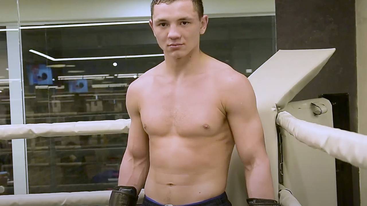 Российский непобежденный боксер высказался о выступлении без флага и гимна