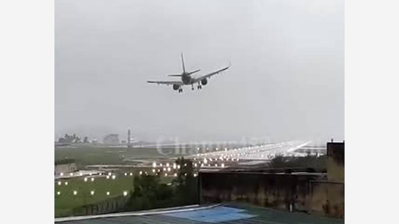 Опасная посадка пассажирского самолета во время циклона попала на видео