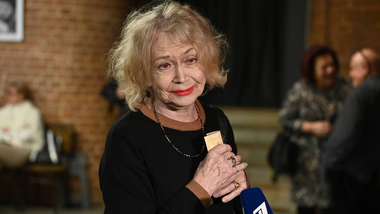 Легендарная советская актриса рассказала о съемках в клипе Шнурова