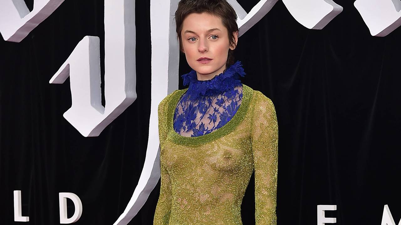 Известная актриса пришла на премьеру фильма в прозрачном платье без бюстгальтера