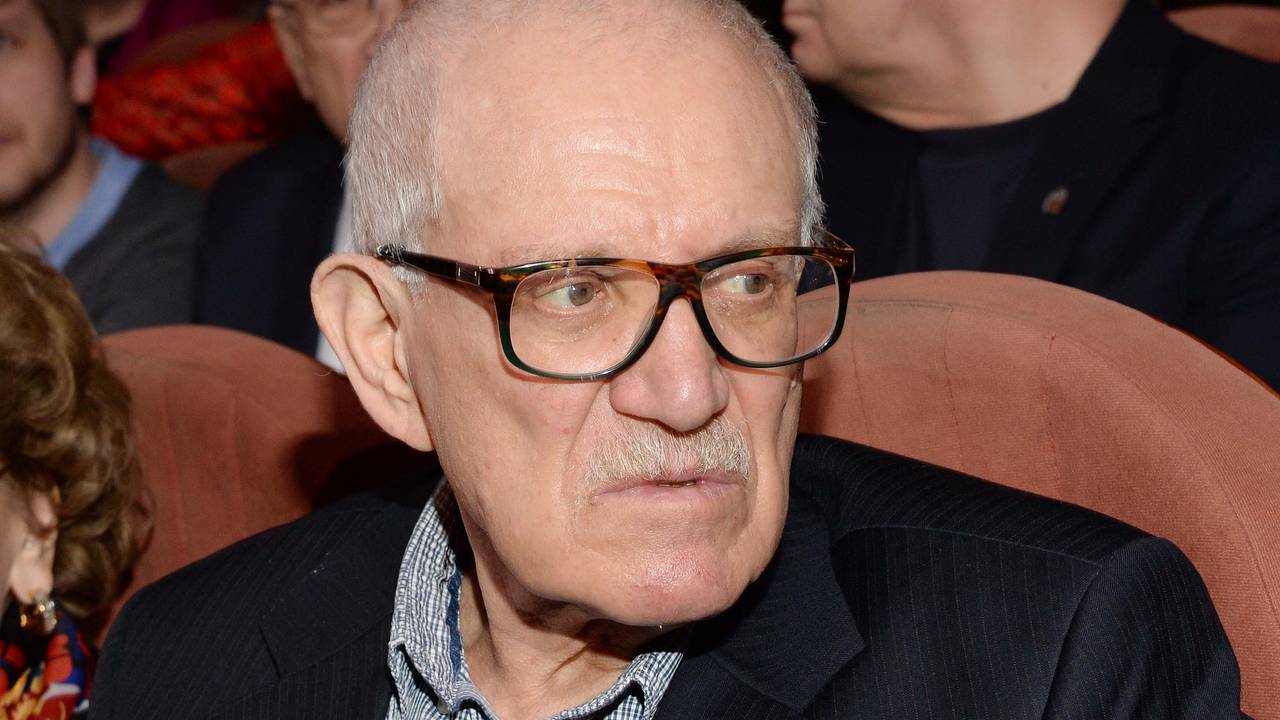 Стало известно о грозящей режиссеру Александру Митте ампутации