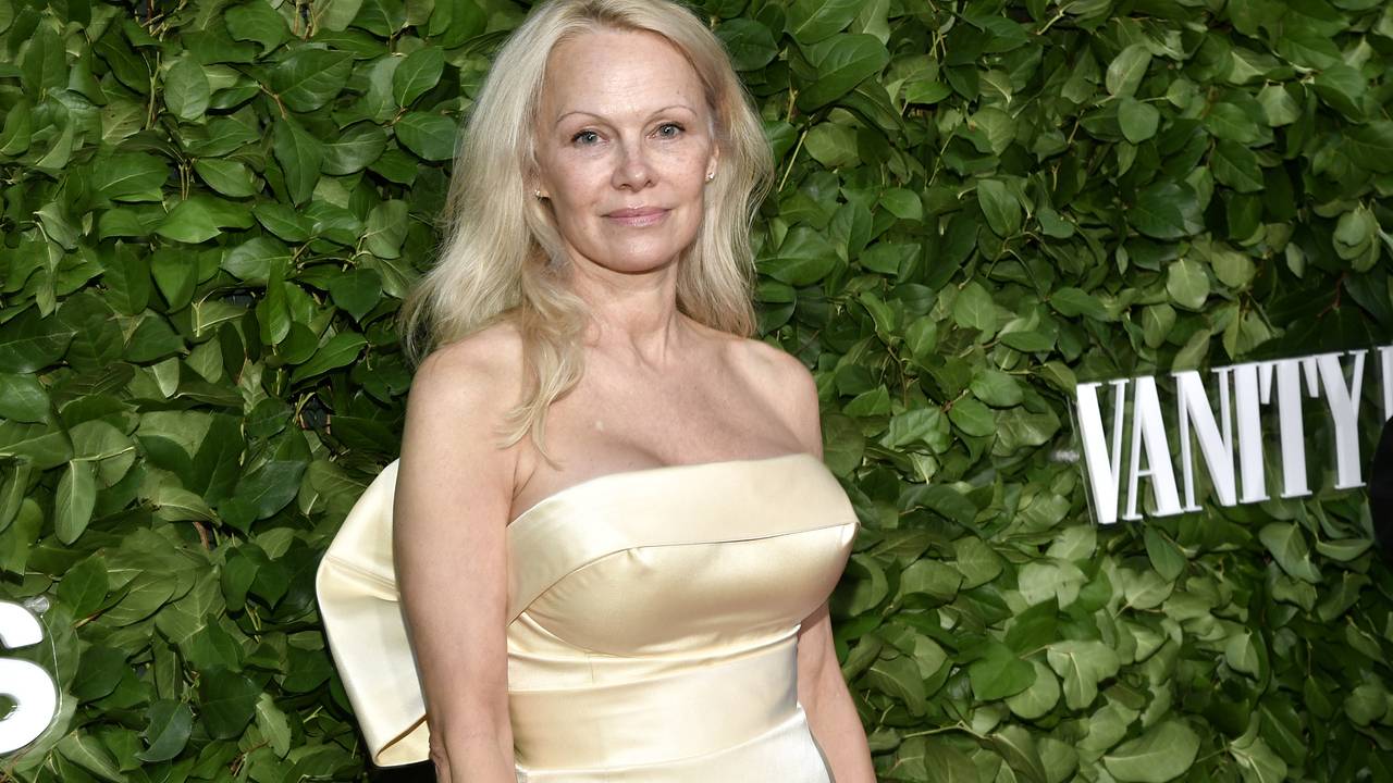 57-летняя Памела Андерсон вышла на публику без макияжа