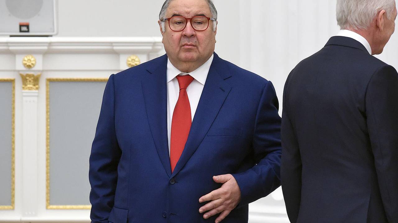 Усманов приостановил деятельность на посту президента Международной федерации фехтования