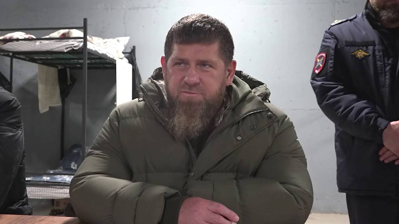 Кадыров захотел поставить украинских пленных на крыши российских объектов. И предложил солдату ВСУ покончить с собой