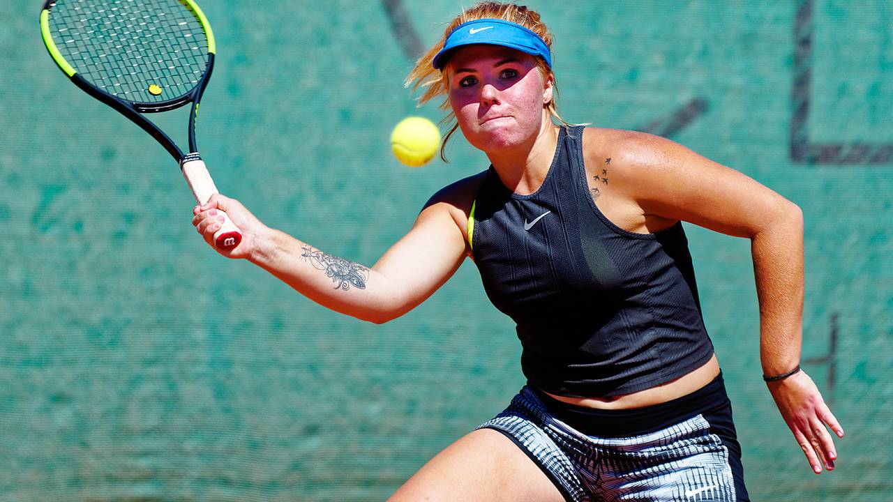 Украинскую теннисистку заставили сменить форму из-за поддержки ВСУ