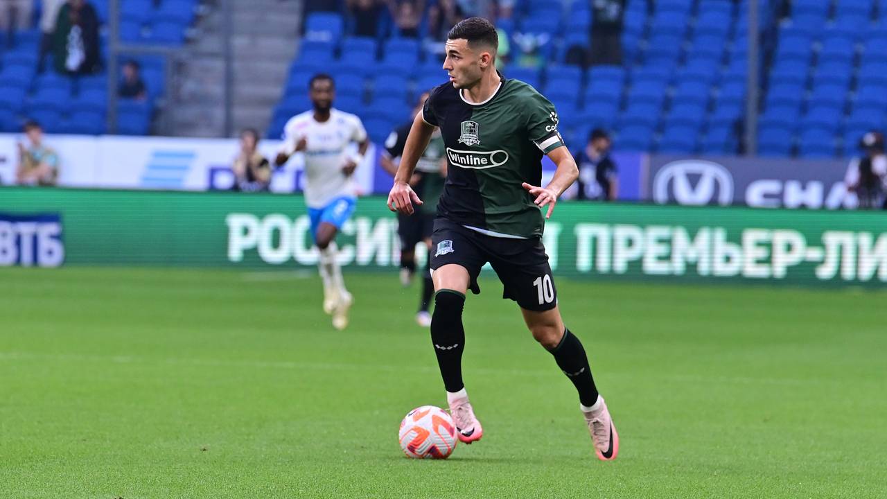 Стало известно об интересе ПСЖ еще к одному российскому футболисту