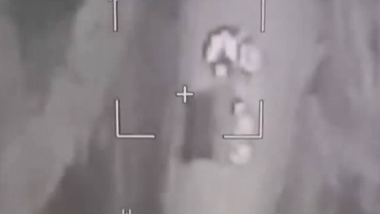 Появилось видео уничтожения грузовика ВСУ с буксируемой артиллерией в Курской области