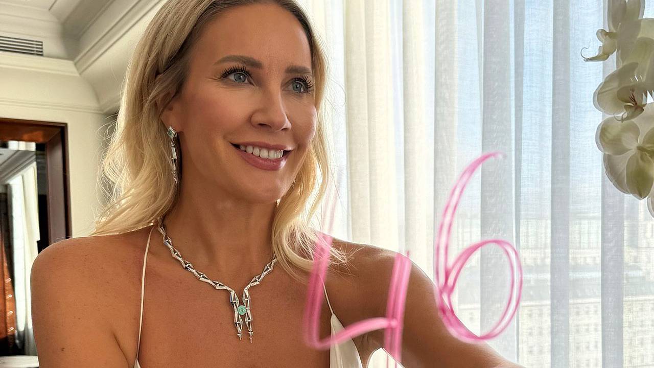 Елена Летучая показала откровенное декольте на фото в честь 46-летия