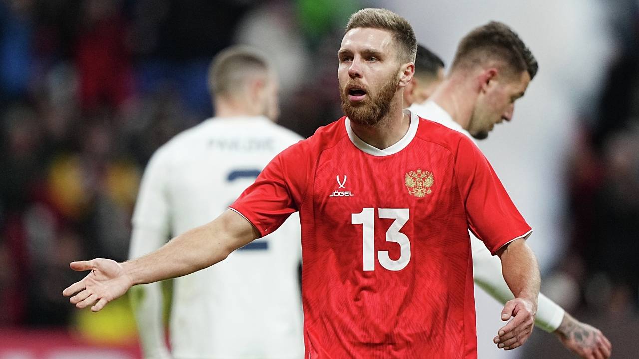 Российский футболист-чемпион заявил об отсутствии личного автомобиля