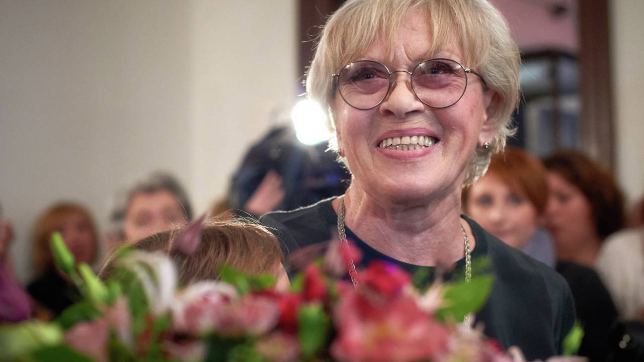 Путин поздравил Фрейндлих с 90-летием