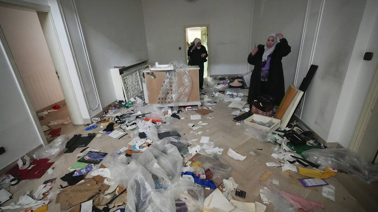 Опубликованы кадры разграбленного дворца Асада