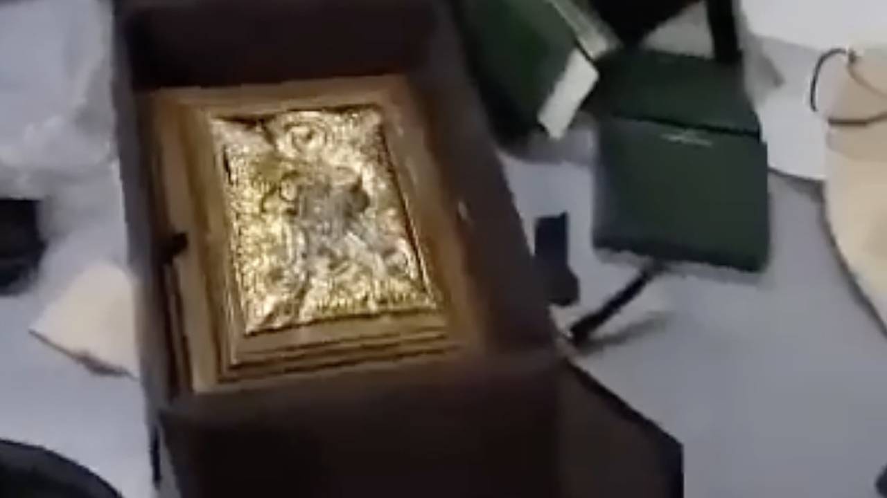 Появились кадры из бункера семьи Башара Асада