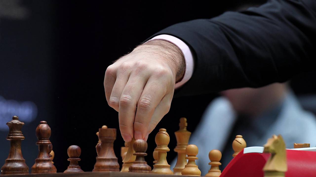 Российским шахматистам продлили разрешение выступать под флагом ФИДЕ