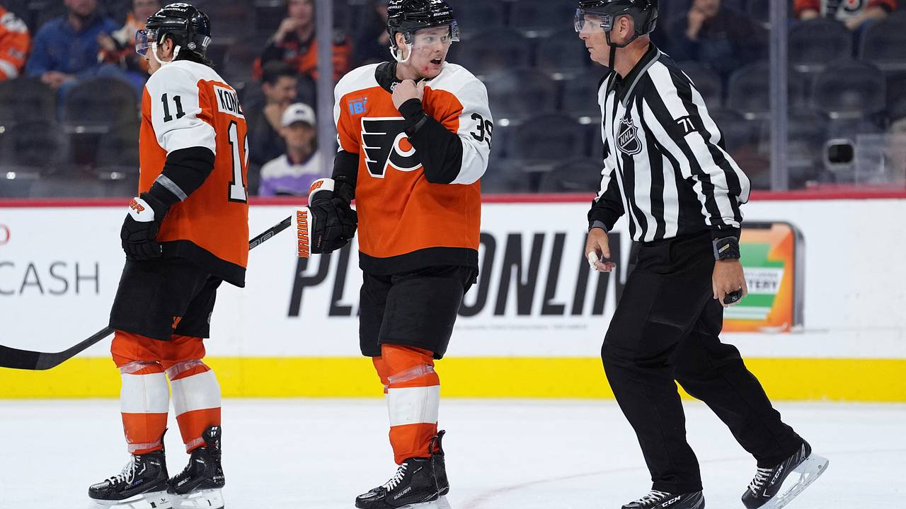 19-летний российский хоккеист подрался с канадцем в матче НХЛ