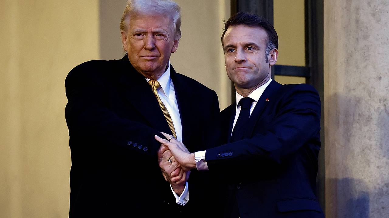 Трамп рассказал о «доминирующем рукопожатии» с Макроном