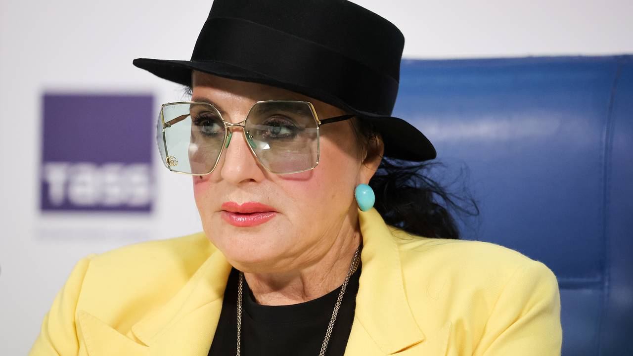 Винер объяснила отказ от критики желающих получить нейтральный статус россиян