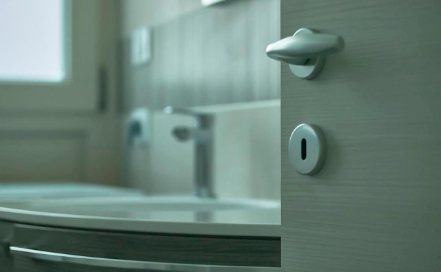 Пережившая ракетную атаку на Таганрог рассказала, как пряталась в ванной