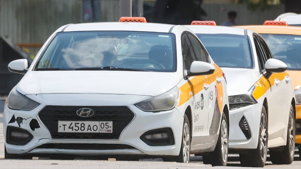 Водитель столичного такси не дождался врачей и принял роды у пассажирки