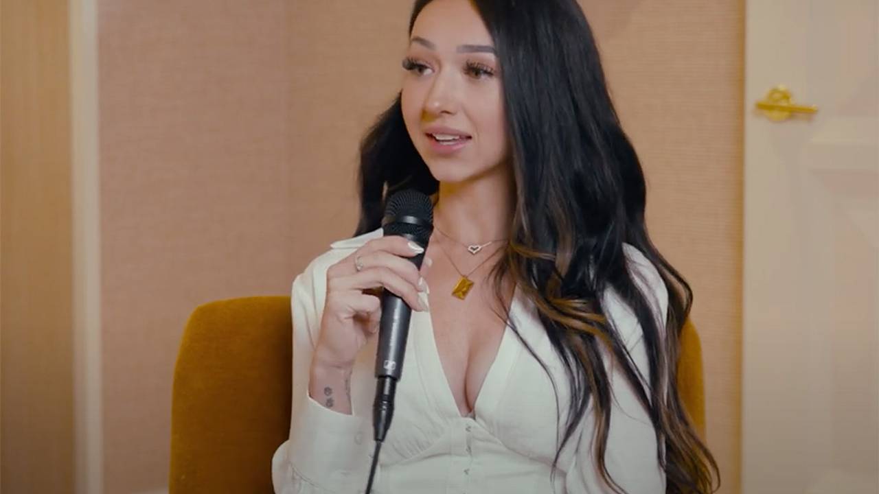 Звезда OnlyFans рассказала о самых странных запросах подписчиков