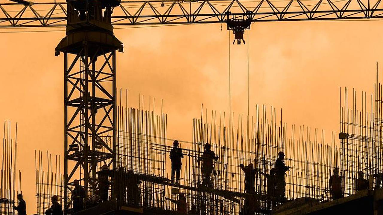 Российские застройщики начали распродавать землю