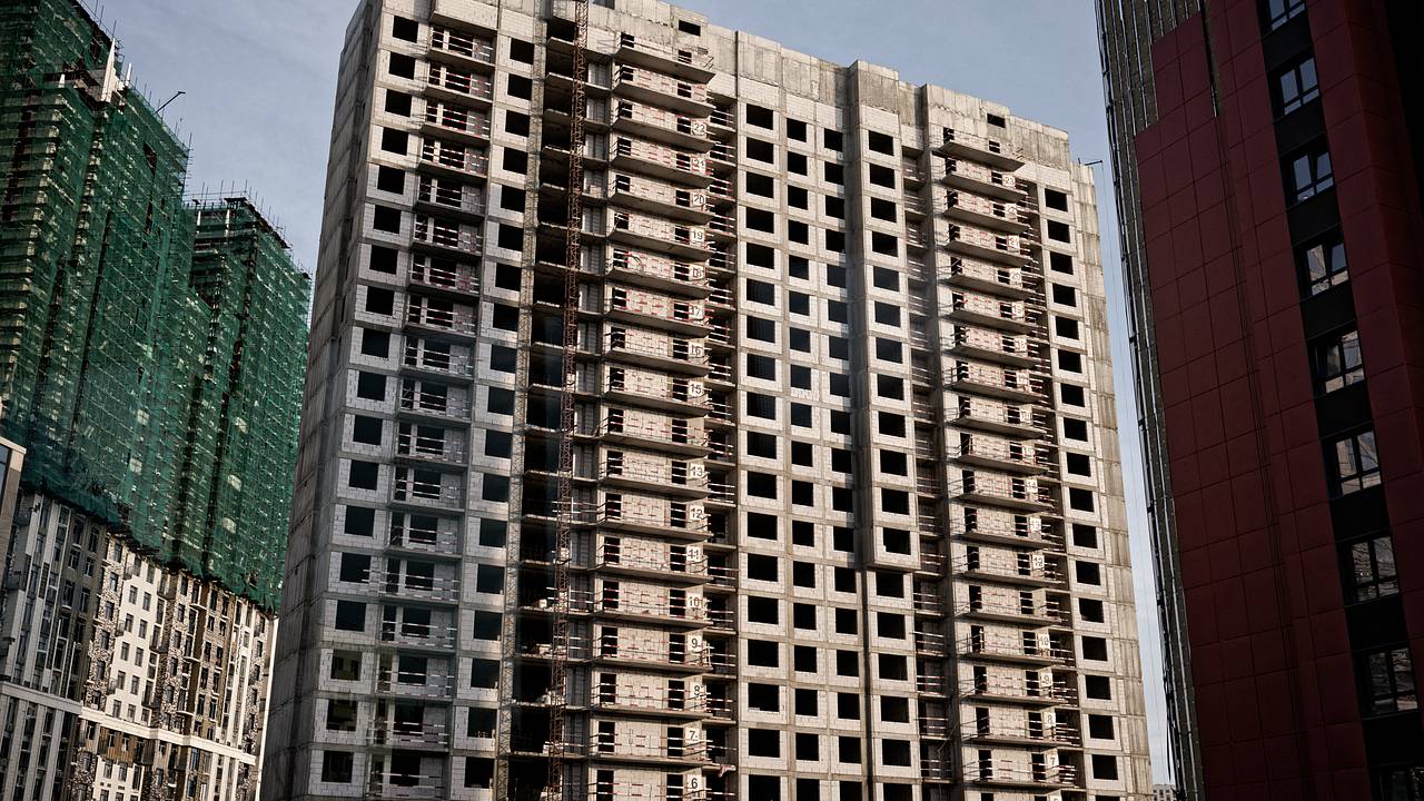 Эксперты призвали не ждать восстановления продаж новостроек