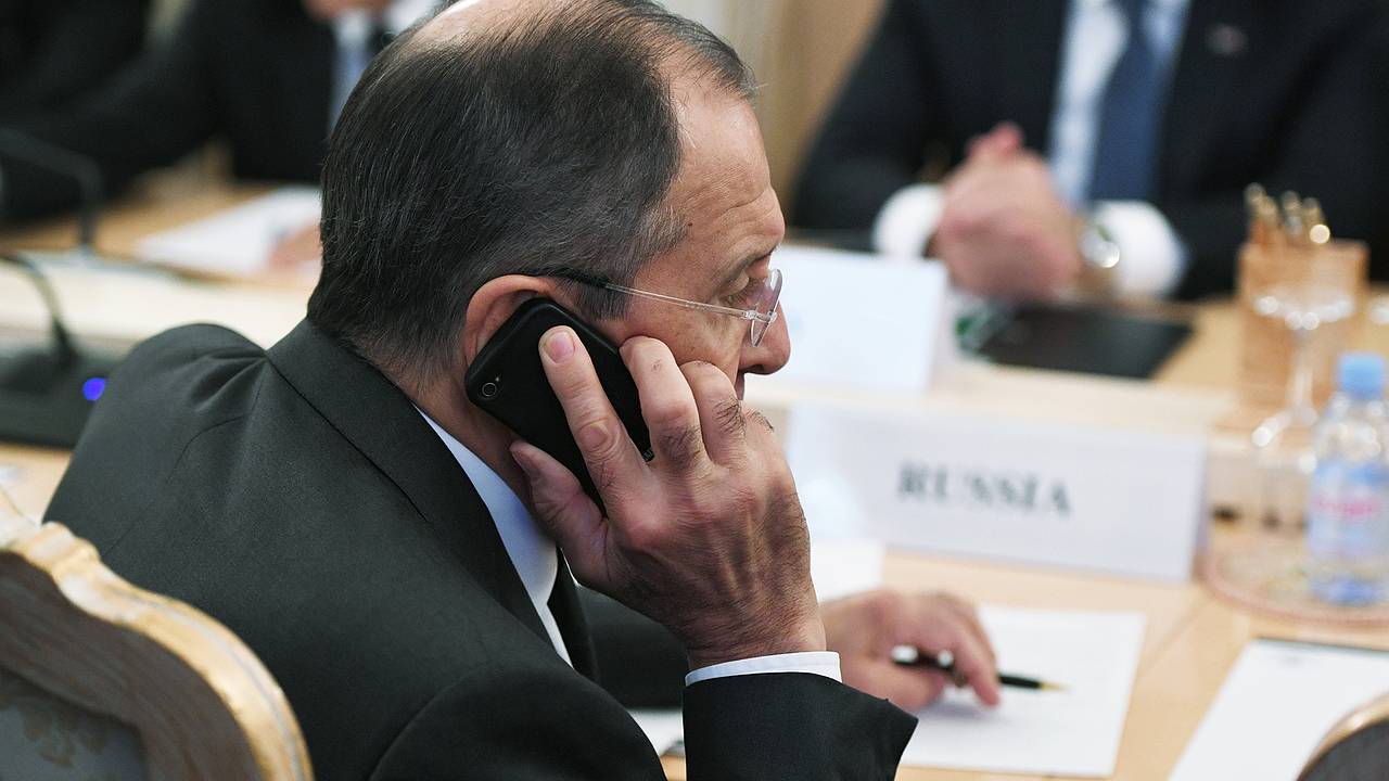 Лавров и Сийярто обсудили прекращение огня на Украине