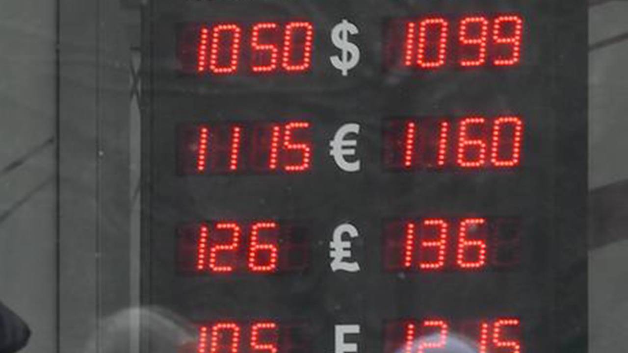 Банк России поднял официальный курс евро выше 110 рублей