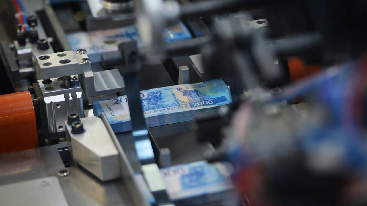 Банк России назвал новые сроки выпуска модернизированных купюр