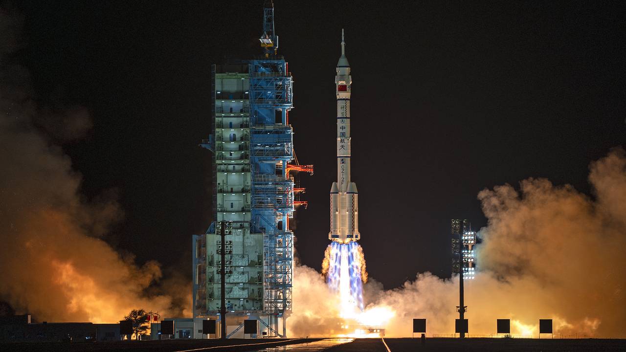 Китай запустил спутники высокоскоростной лазерной системы