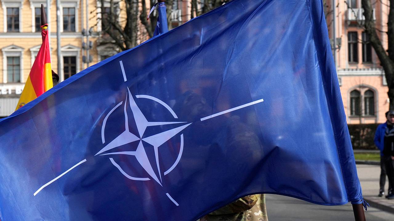 Захарова призвала изъять часть пенсий у бывших чиновников НАТО