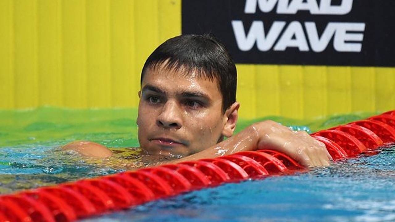 Отказавшийся от нейтрального статуса пловец-чемпион передумал