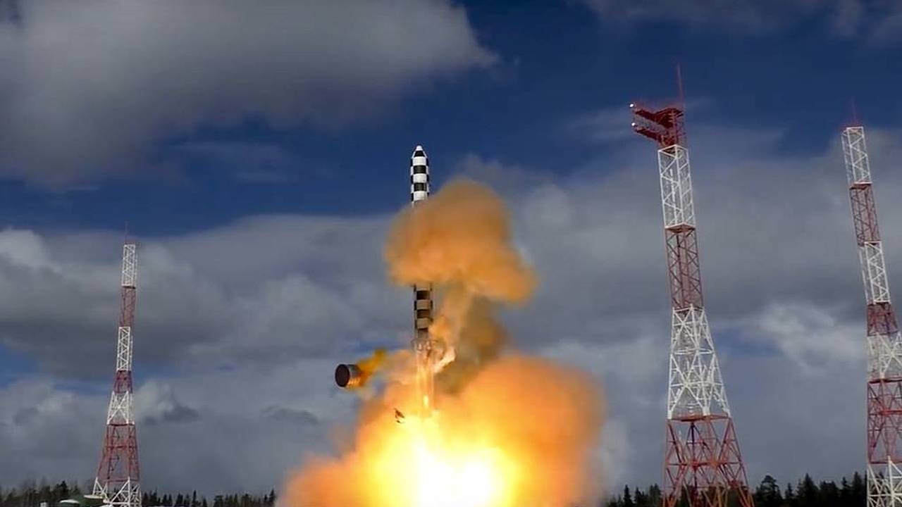 В РВСН предложили развивать задел по «Сармату» и «Осине»