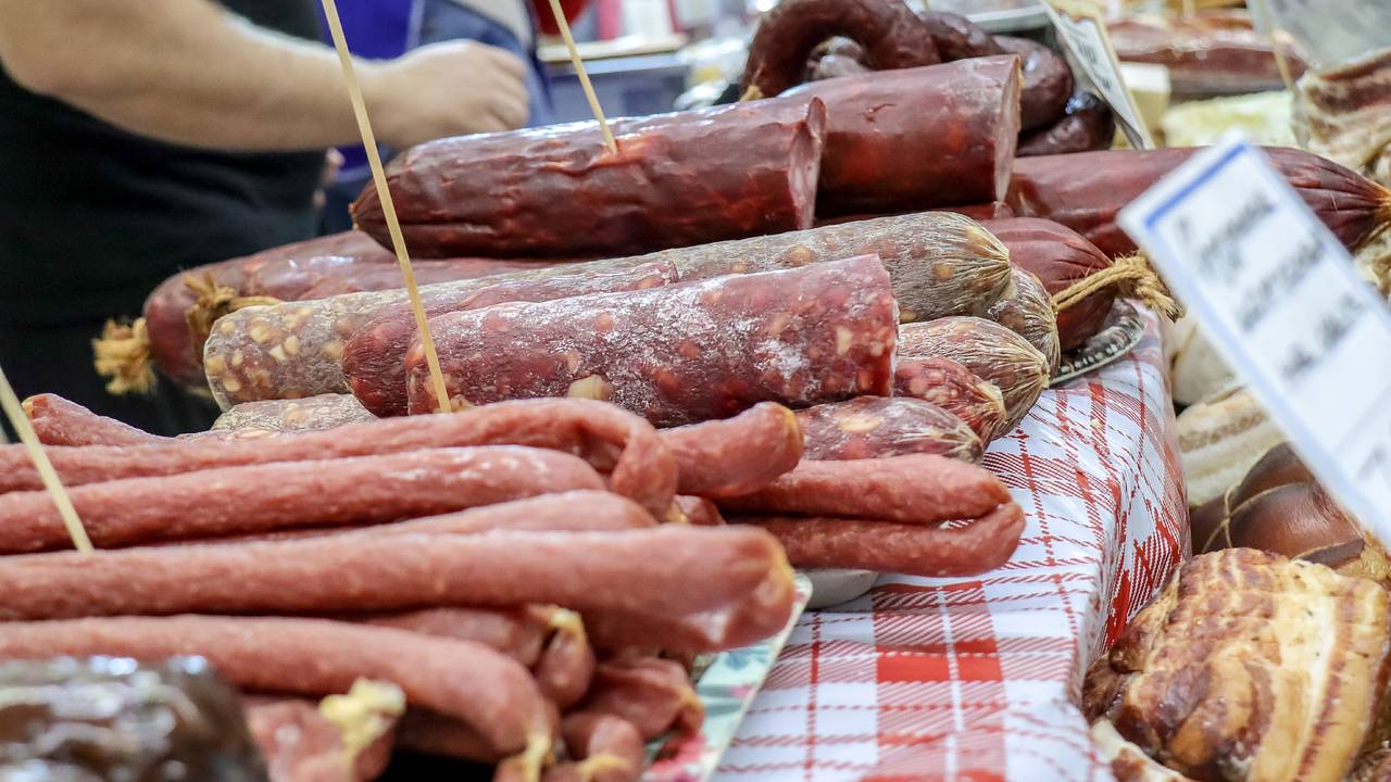 Россиянам назвали самые вредные новогодние закуски