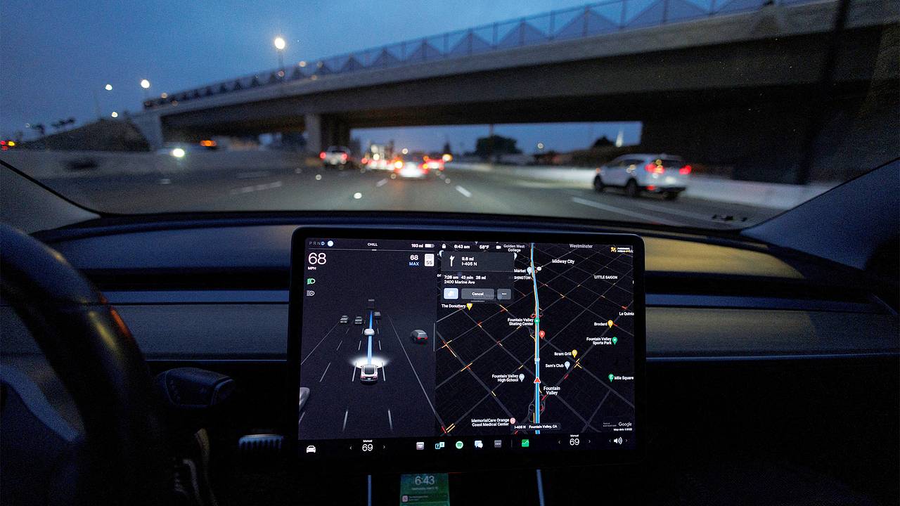 Электрокары Tesla начали ломаться из-за короткого замыкания
