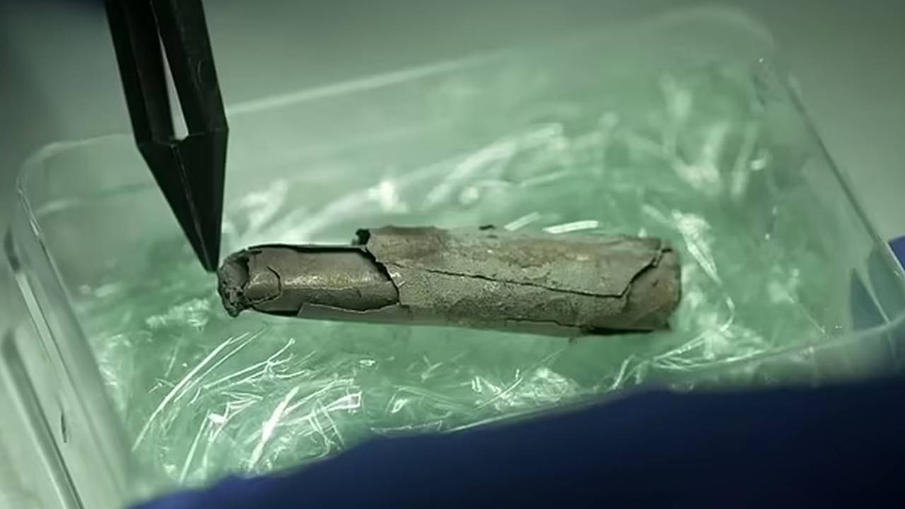 Ученые расшифровали текст на христианском серебряном свитке возрастом 1,8 тысячи лет