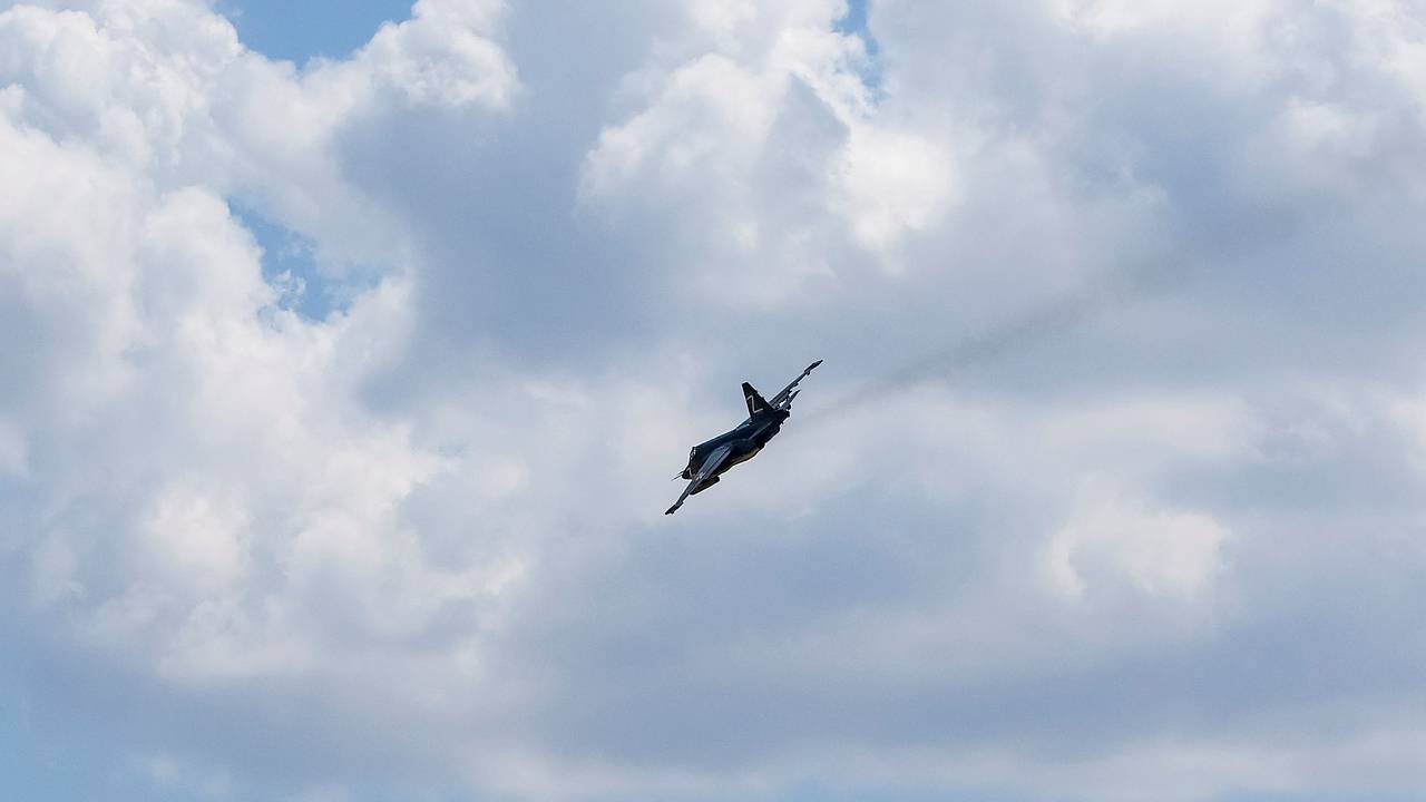 В Болгарии Дед Мороз предпочел саням штурмовик Су-25